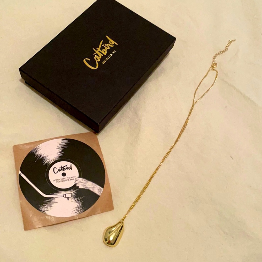 Catbird pendant necklace